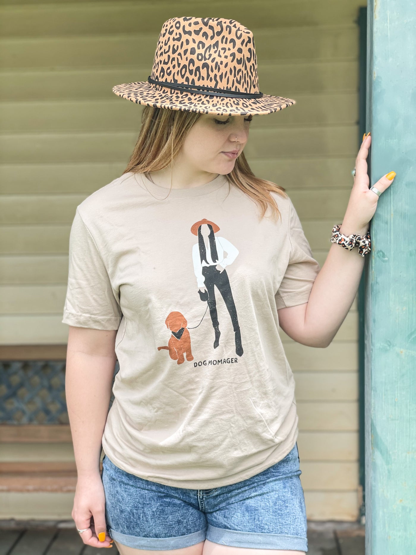 Dog Momager Tee
